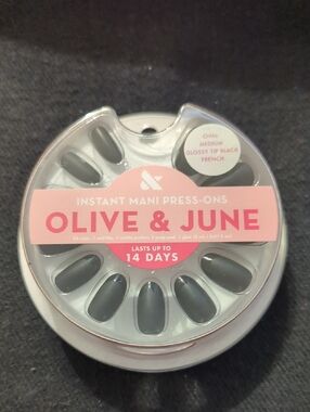 Olive & June Instant Mani Oval Medium Glossy Black French Tip - Press On Nails